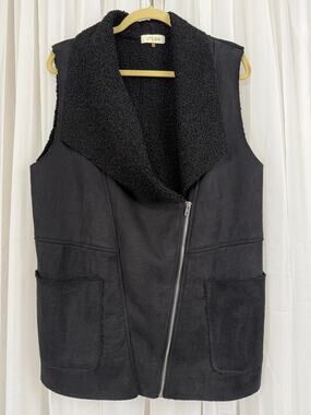 C’isa Women’s Black Sherpa Vest Large Faux Suede Asymmetrical Zip Moto Style